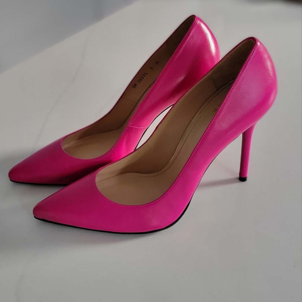 Stuart Weitzman Nouveau Napa High-Heel Pump Size 9M
